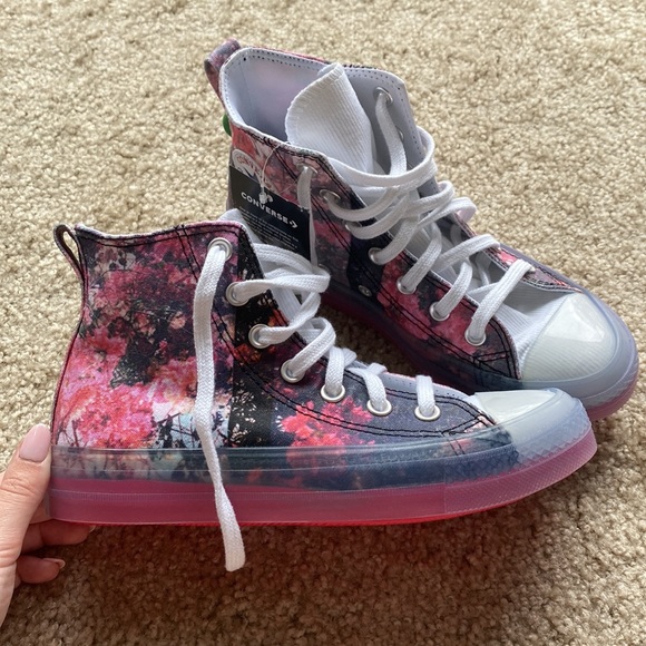 Converse x Shaniqwa Jarvis. NWT. Never worn. cherry blossom colorway. size 6.5. - Picture 6 of 13